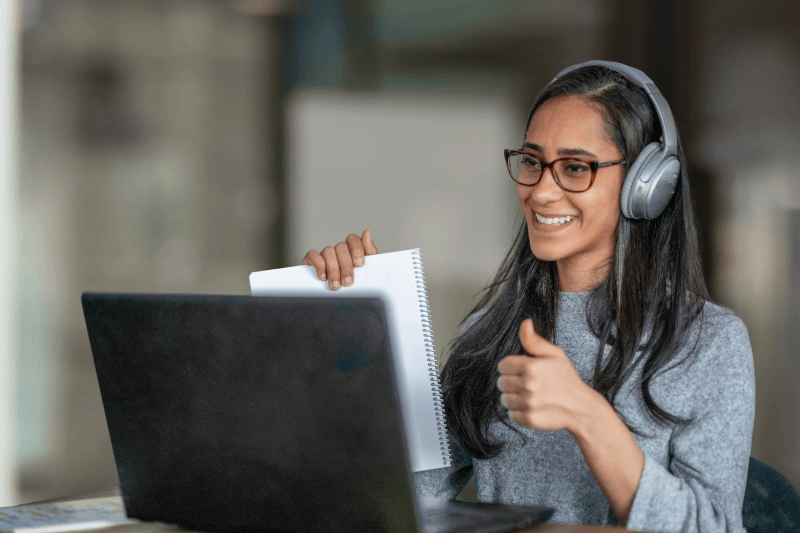 Student attending AI powered digital marketing course in Telugu with online learning and practical training